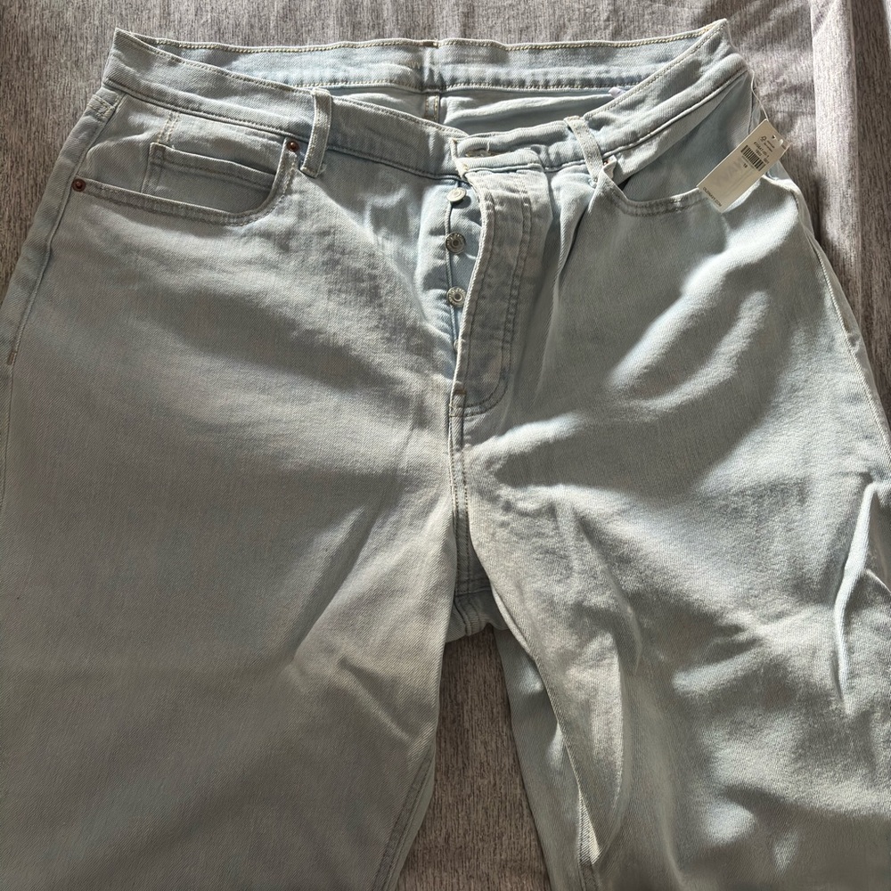 Women’s brand New old navy Light Blue Jeans size 18 I’ve lost weight don’t fit